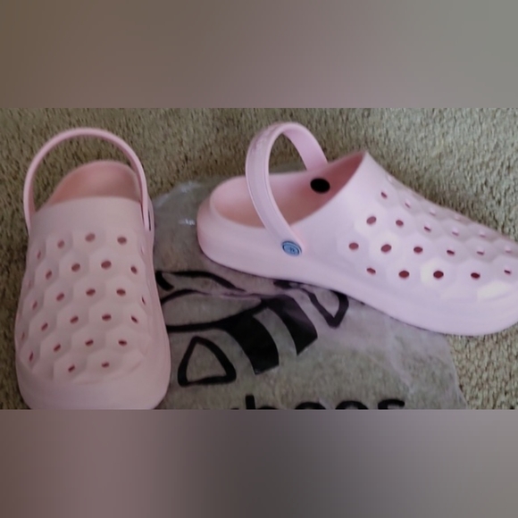 Joy bees clog - Picture 1 of 1